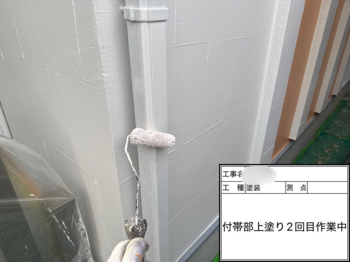 雨樋塗装中