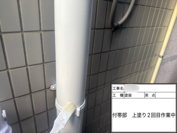 雨樋塗装中