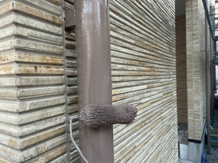 雨樋塗装中